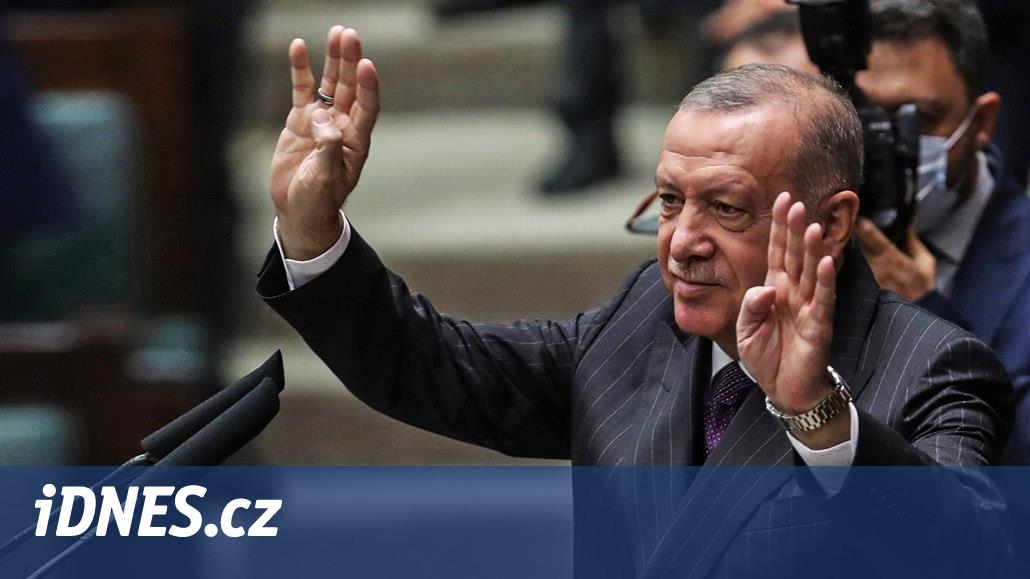Erdogan proti sousedům i spojencům. Přehnanými ambicemi může Turecko oslabit