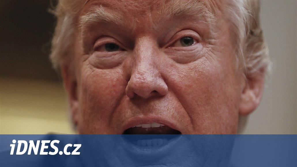 ŽIVĚ: Nadešla Trumpova nejtěžší hodinka, spekuluje se o impeachmentu