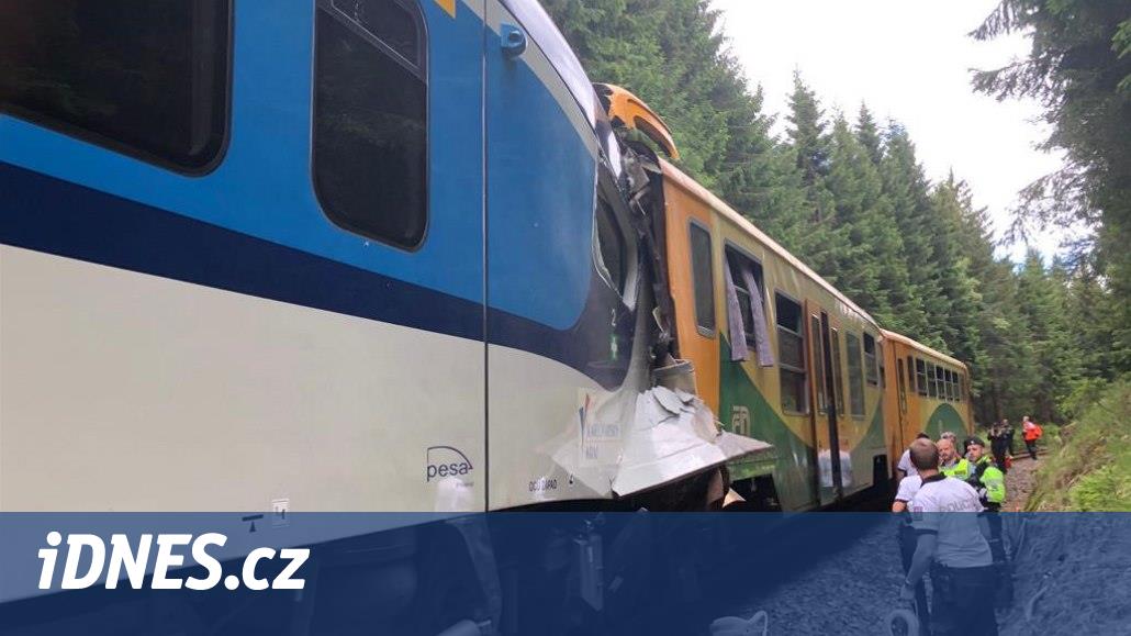 Za tragickou srážku vlaků může jeden ze strojvedoucích, uzavřela inspekce
