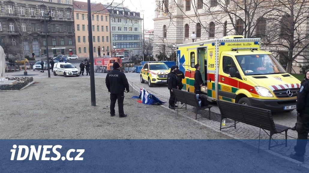 V centru Prahy se pokusil upálit další muž, policie zasáhla včas