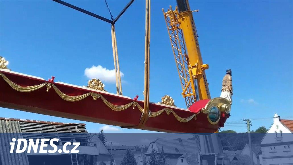 VIDEO: Gondola zamířila z Lounska do Benátek. Je to unikátní dílo