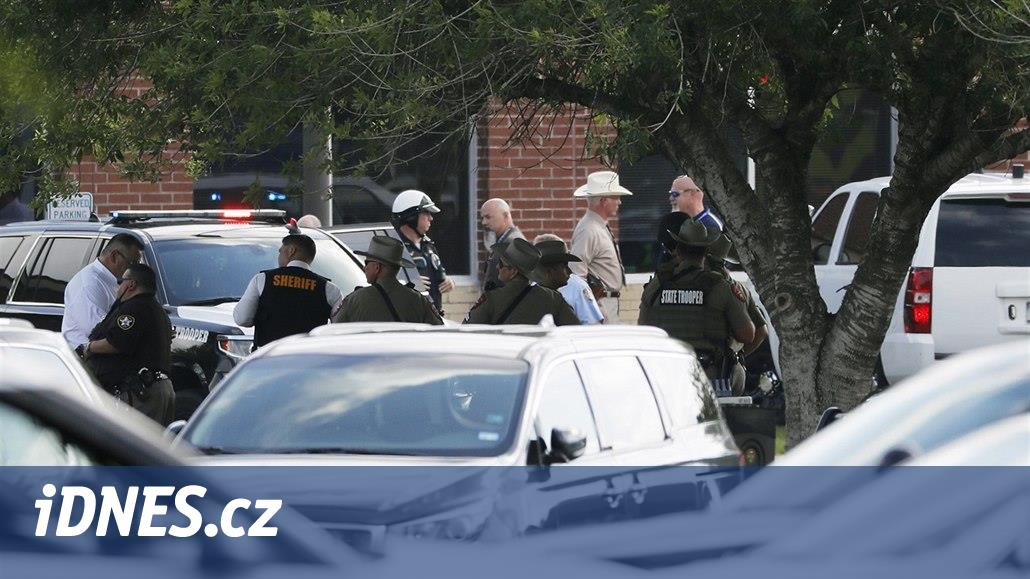 Na střední škole v Texasu se střílelo, student zabil nejméně osm lidí