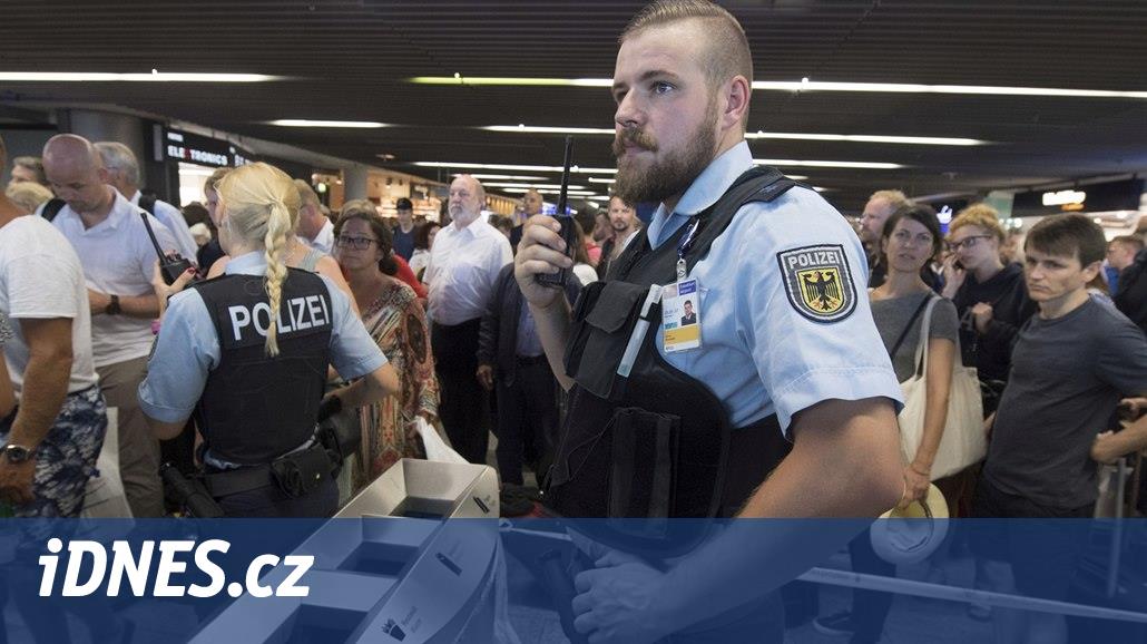 Na nádraží v Kolíně nad Rýnem drží muž rukojmí, policie místo obklíčila