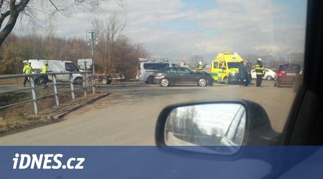 Při autonehodě u Olomouce zemřely dvě děti, tři lidé jsou zranění