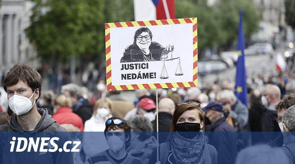 Milion chvilek bude večer v Praze opět demonstrovat proti Benešové