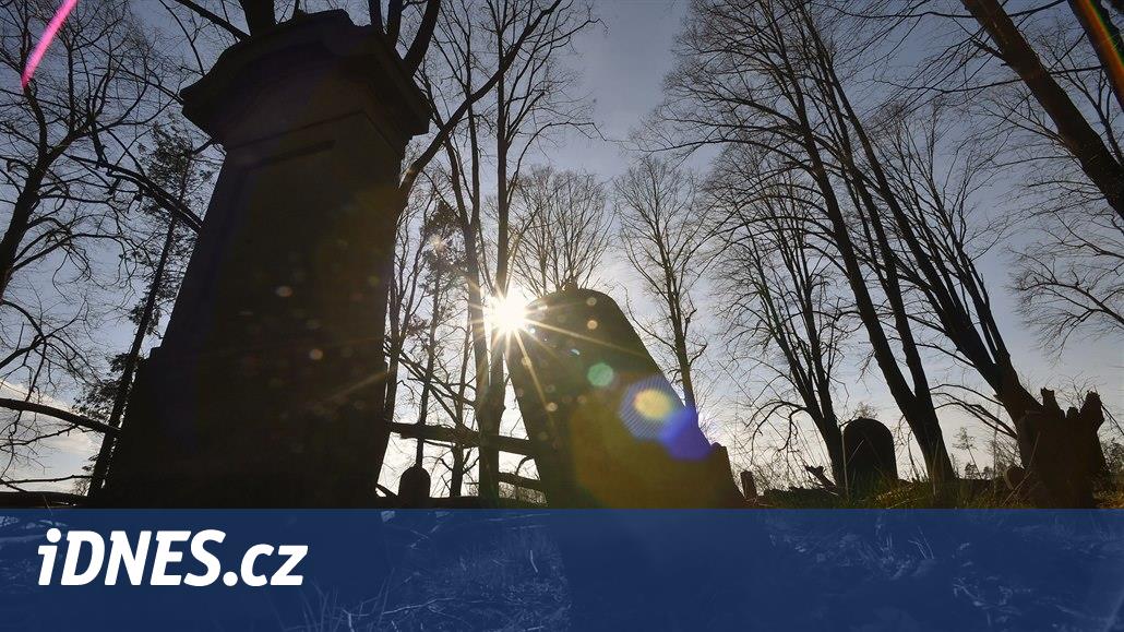 Ohořelý muž u hřbitova v Jičíně nezemřel cizím zaviněním, zjistila policie