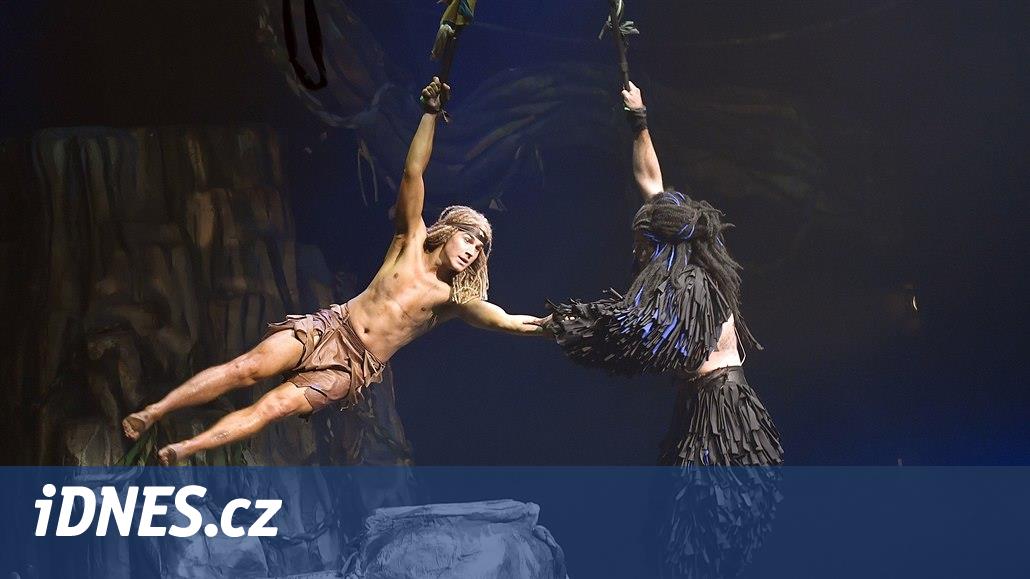 David Gránský se představil jako Tarzan, premiéře tleskala řada osobností