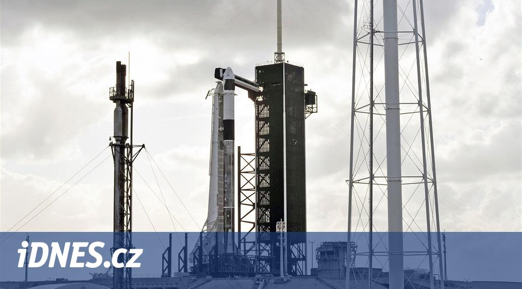 SpaceX otestovala záchranný systém lodi Crew Dragon, bude moci k ISS