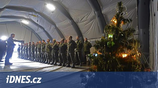 Se stromečkem, řízkem a mší oslaví čeští vojáci na misích Vánoce