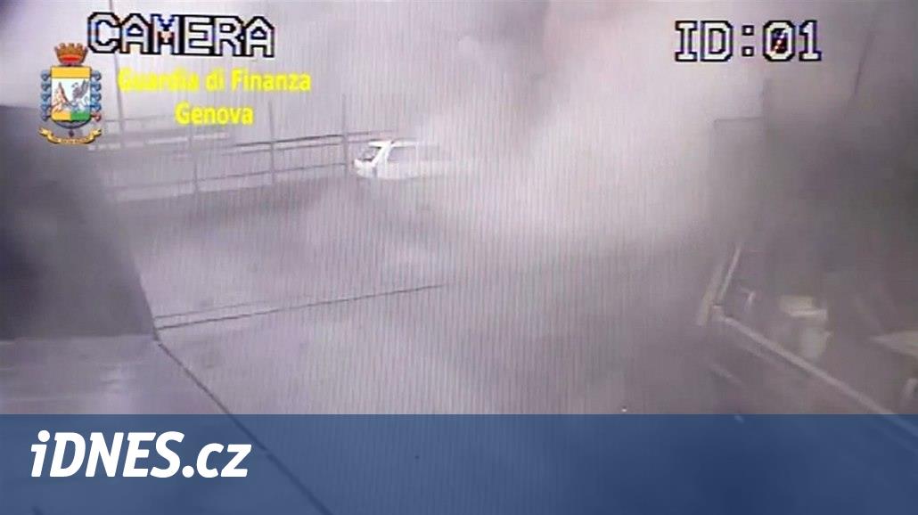 VIDEO: Bezpečností kamery zachytily okamžik pádu janovského mostu