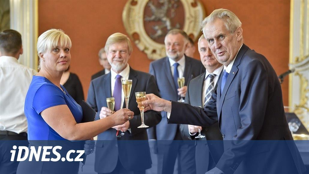 Zeman jmenoval novou místopředsedkyní Nejvyššího správního soudu Pařízkovou